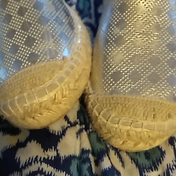 NWOB André Assous Silver Espadrilles Made In Spain - Picture 4 of 8